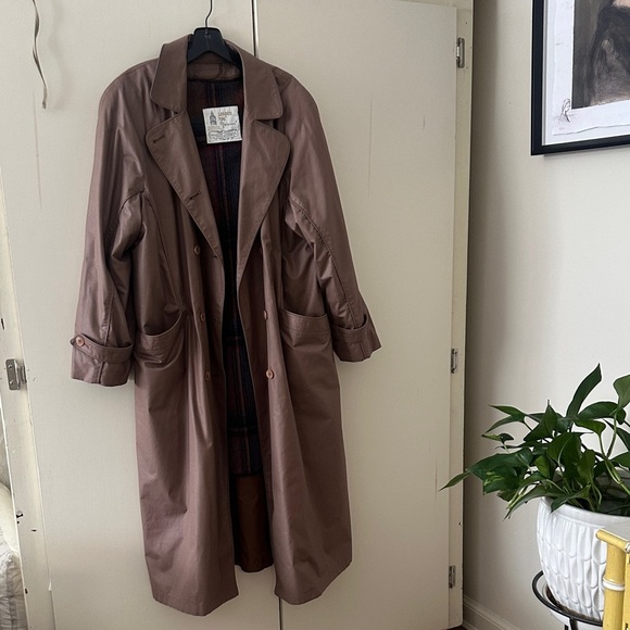 London Fog Jackets & Blazers - London Fog Classic Tan Trench Coat